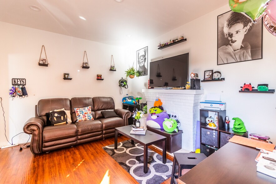 More Photos Of 1718 S New England St, Los Angeles Apartments For Sale