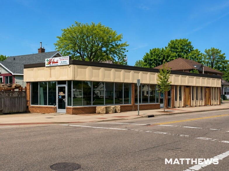 Primary Photo Of 901 Southview Blvd, South Saint Paul Restaurant For Sale