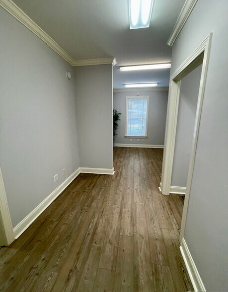 More Photos Of 200 Commercial Ct, Savannah Office For Lease