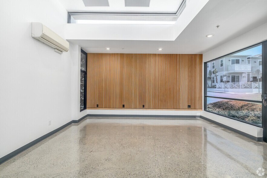 More Photos Of 627 Aviation Way, Manhattan Beach Loft Creative Space For Lease
