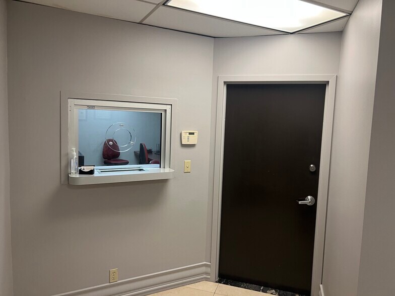 More Photos Of 4651 Sheridan St, Hollywood Medical For Sale