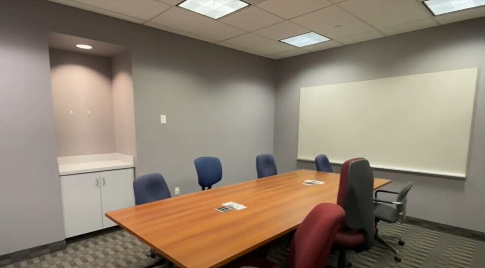 More Photos Of 25 NW Riverside Dr, Evansville Office For Lease