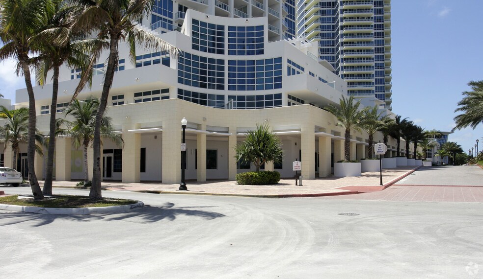 Primary Photo Of 40 S Pointe Dr, Miami Beach Storefront For Lease