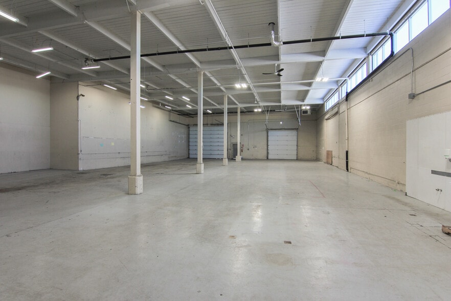 More Photos Of 7207 Fairmount Dr SE, Calgary Storefront Retail Office For Lease