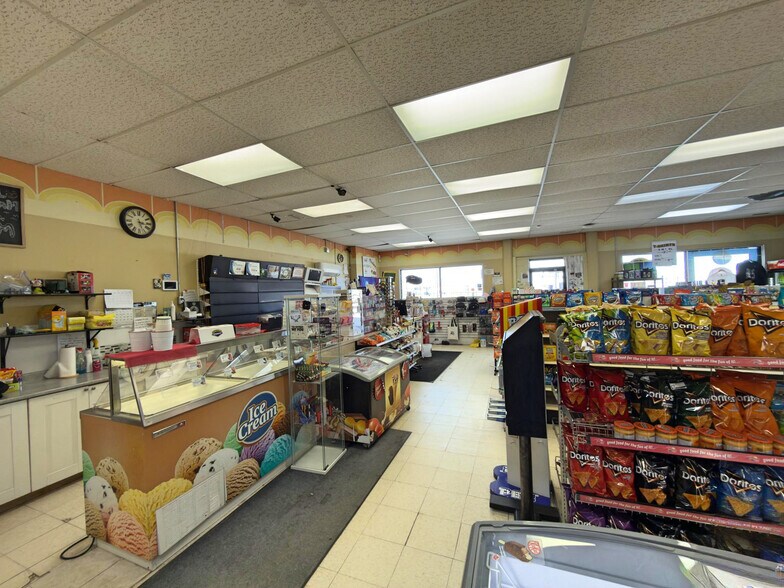 More Photos Of 2001 15 Ave, Didsbury Service Station For Sale