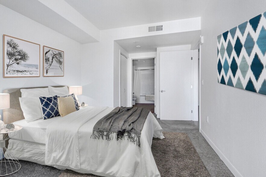 More Photos Of 6625 Reseda Blvd, Reseda Apartments For Lease