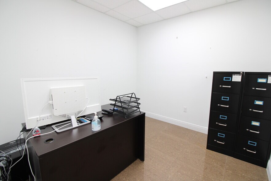 More Photos Of 8205-8225 NW 30th Ter, Doral Warehouse For Lease
