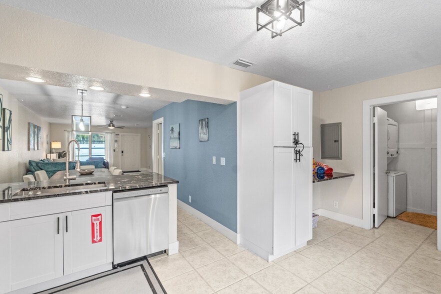 More Photos Of 1520 NE 51st St, Fort Lauderdale Apartments For Sale