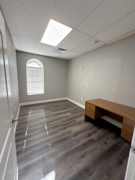 More Photos Of 1030 Wintergap Rd, Oliver Springs Office For Sale