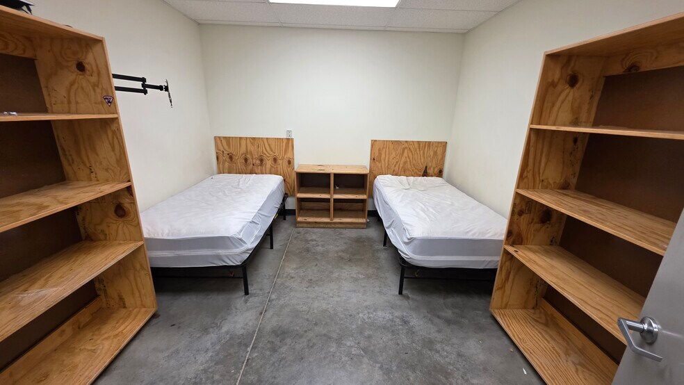 More Photos Of 8211 E County Road 62, Midland Warehouse For Sale