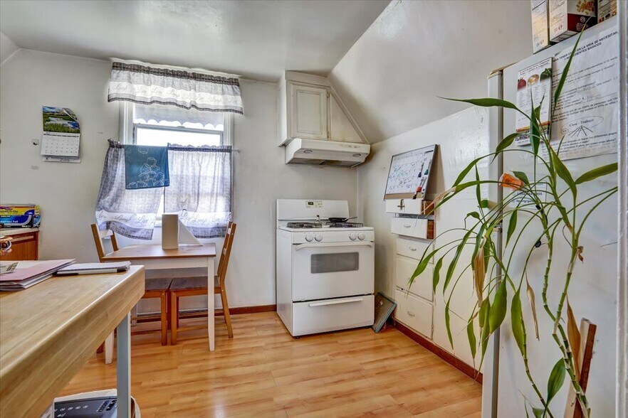 More Photos Of 3615-3617 San Leandro St, Oakland Storefront Retail Residential For Sale