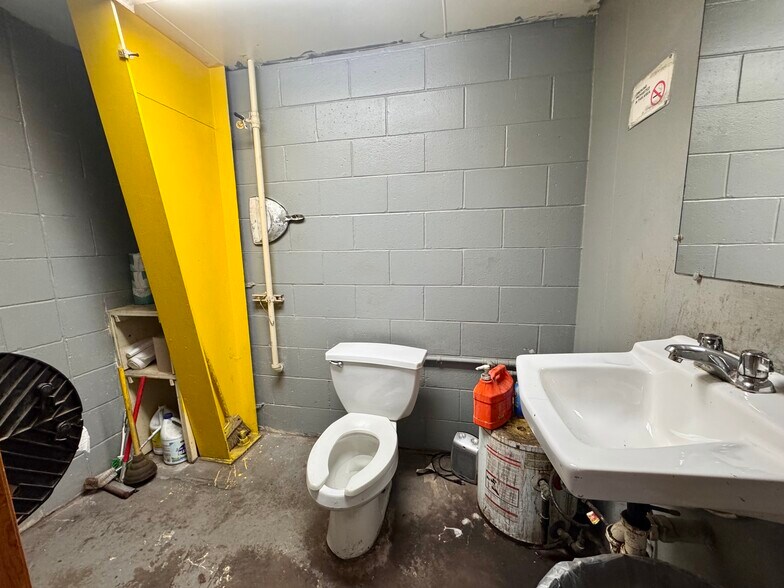 More Photos Of 205 W Main St, Bushnell Industrial For Sale