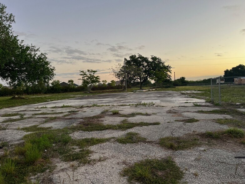 More Photos Of 106 Dixie Ave E, Immokalee Auto Salvage Facility For Sale