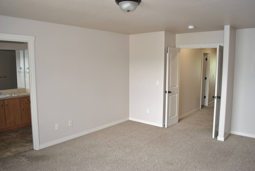 More Photos Of 19731 SW Athena Ct, Aloha Apartments For Sale