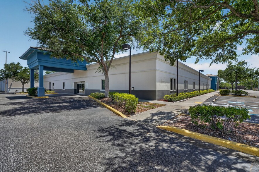 More Photos Of 315 75th St W, Bradenton Medical For Lease