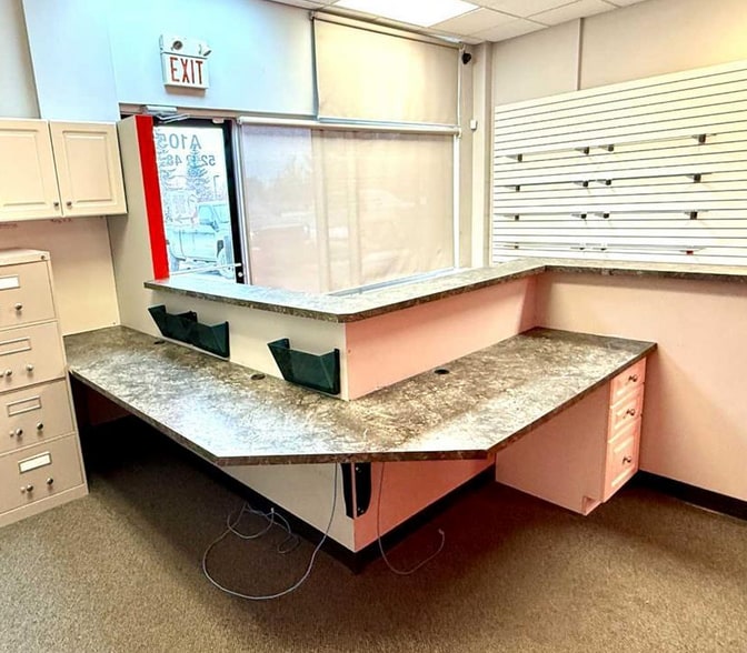 More Photos Of 5212 48 St, Red Deer Office For Sale