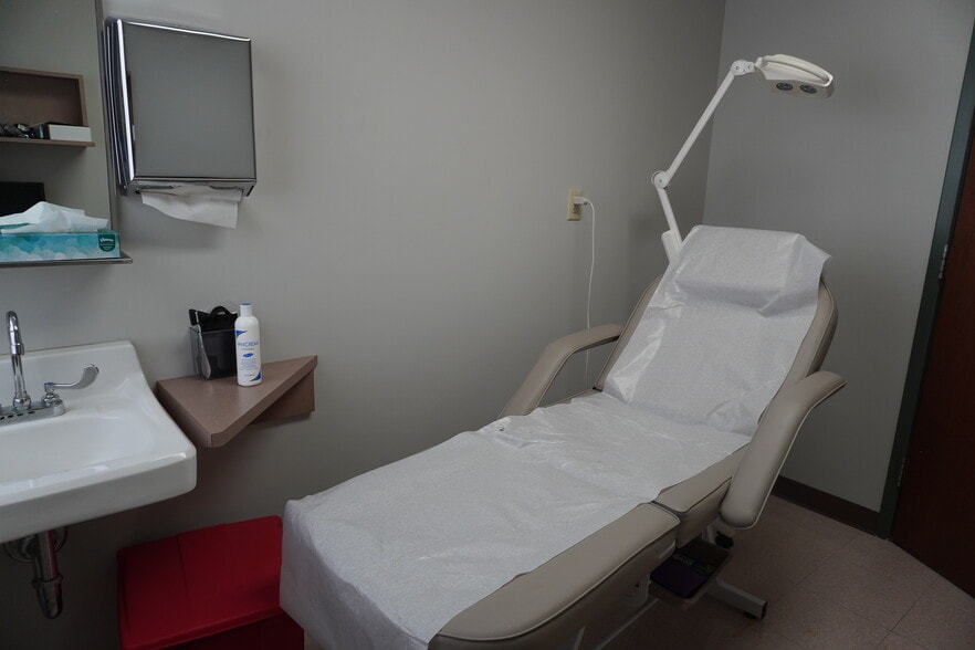 More Photos Of 3809 S 42nd St, Minneapolis Medical For Sale