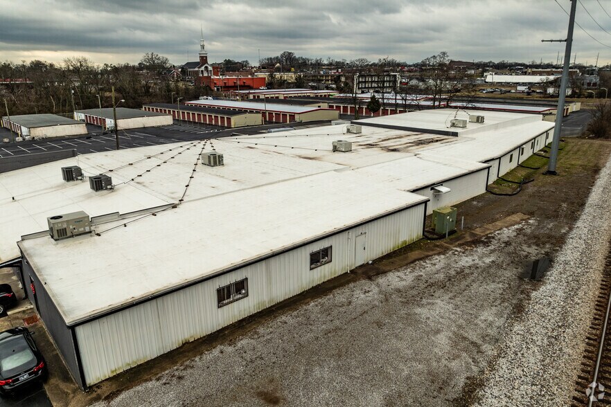 More Photos Of 110-114 Taylor Industrial Blvd, Hendersonville Manufacturing For Lease