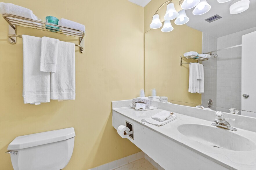 More Photos Of 30 Colonial Ave, Colonial Beach Hotel For Sale