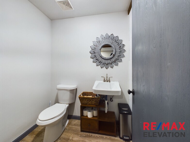 More Photos Of 915 W Fetterman St, Buffalo Office For Sale