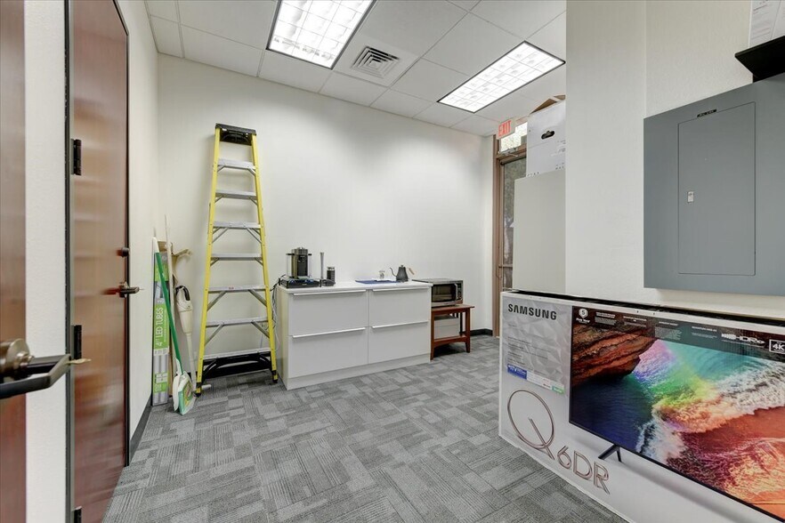 More Photos Of 7344 E Deer Valley Rd, Scottsdale Medical For Sale