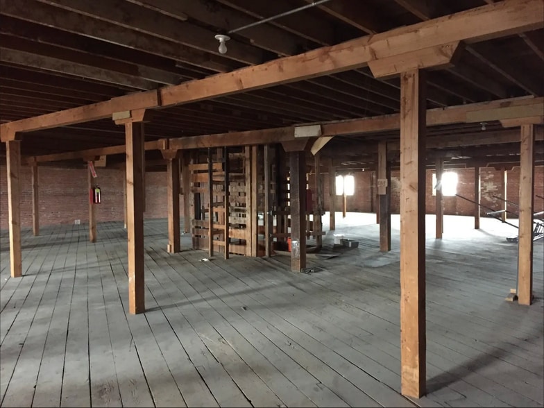 More Photos Of 350 N Kimball St, Casper Flex For Sale