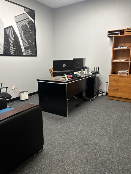 More Photos Of 13747 S Western Ave, Blue Island Warehouse For Lease