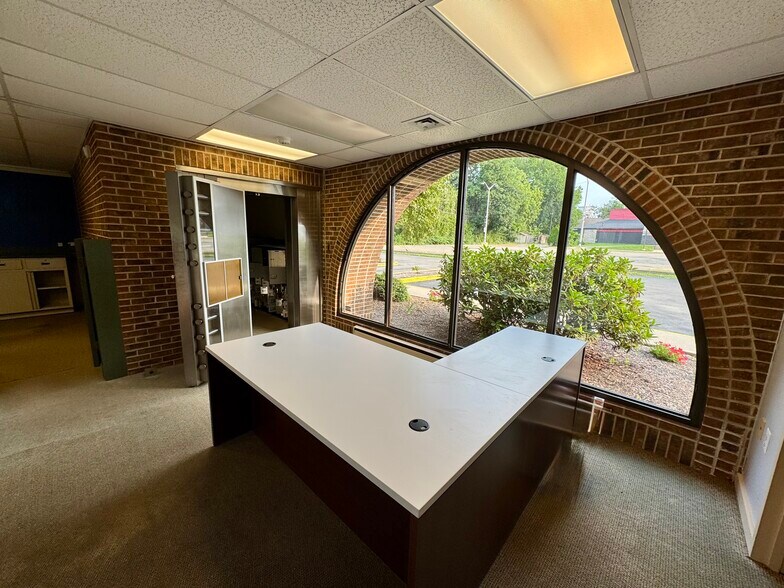 More Photos Of 126 S 3rd St, Oxford Office For Lease