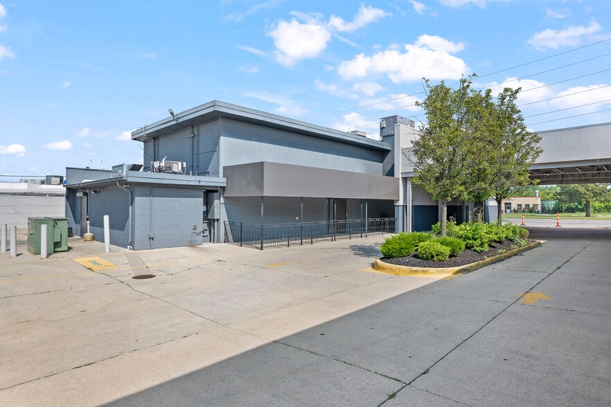 More Photos Of 21413 W 8 Mile Rd, Detroit Sports And Entertainment For Sale
