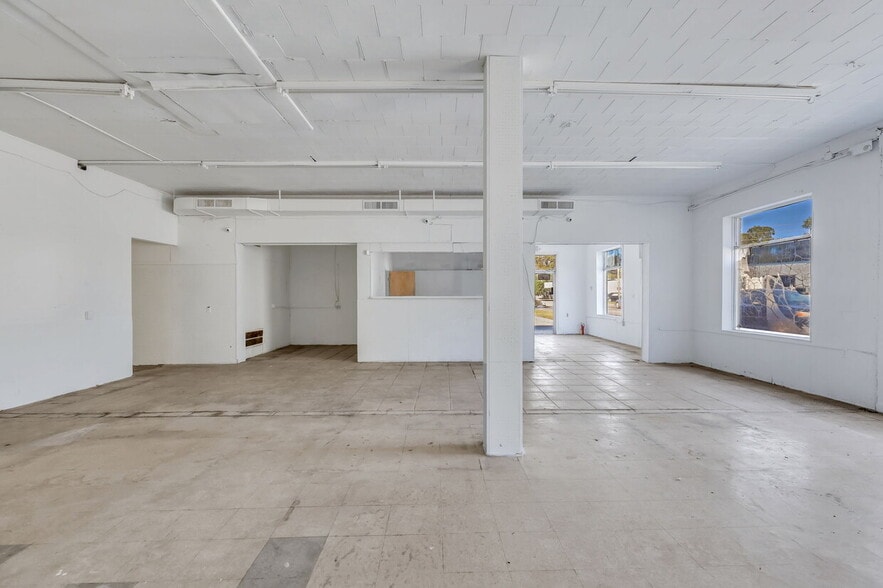 More Photos Of 2203 Skidaway Rd, Savannah Freestanding For Sale