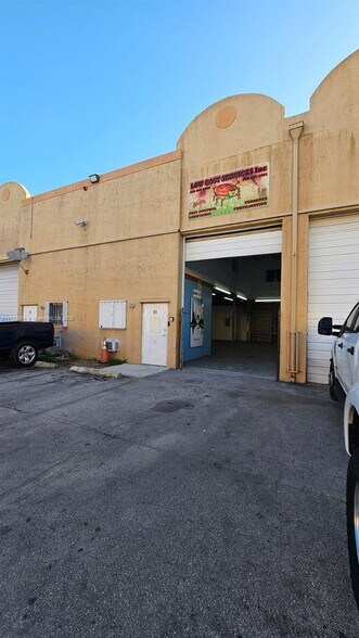 More Photos Of 1723-1745 W 37th St, Hialeah Showroom For Sale