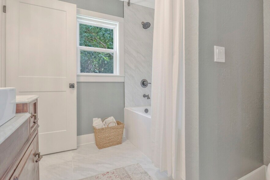 More Photos Of 6682 Ravine St, Milton Office Residential For Sale