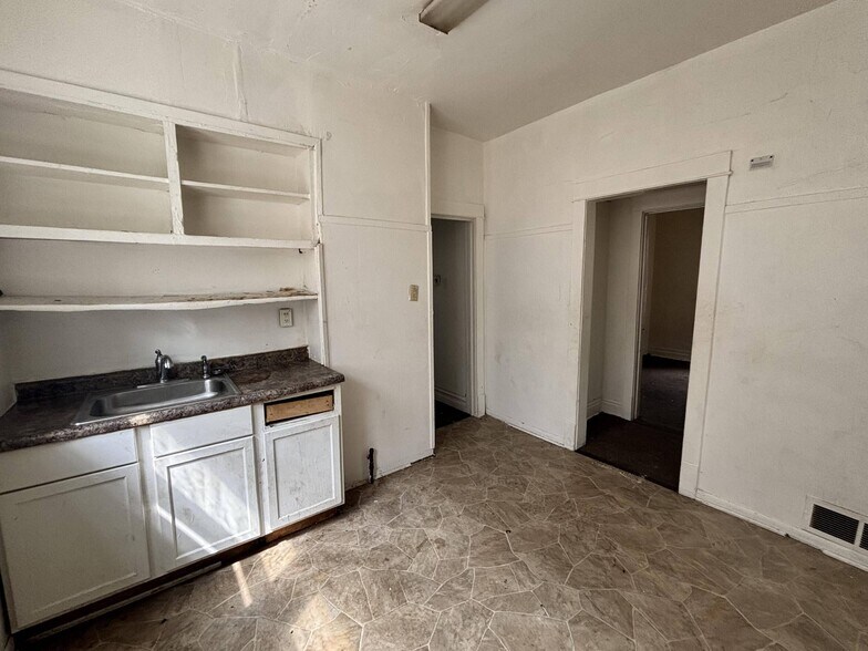 More Photos Of 12 Waltham St, Hammond Multifamily For Sale