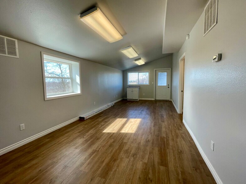 More Photos Of 500 1st Ave, Zillah Warehouse For Sale
