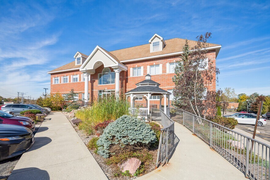 More Photos Of 912 Northwest Hwy, Fox River Grove Medical For Sale