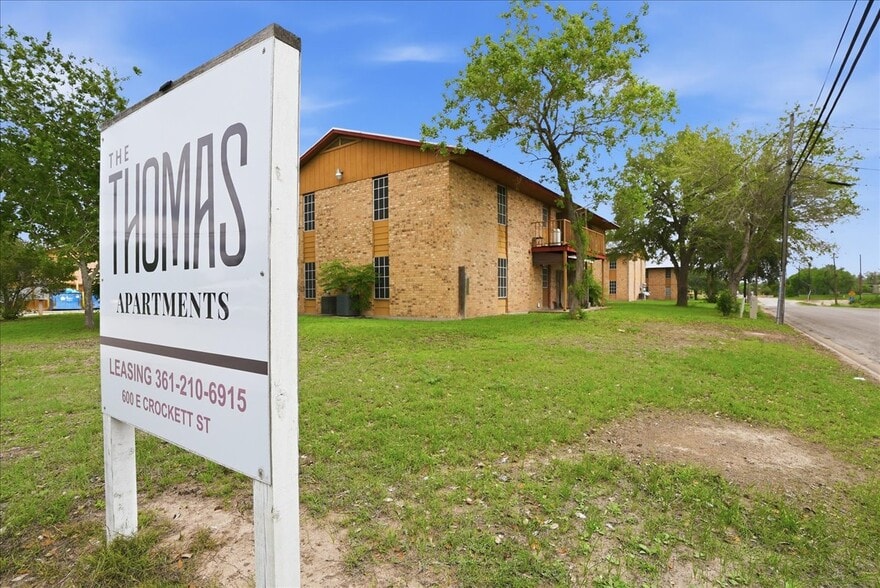 More Photos Of 600 E Crockett St, Beeville Apartments For Sale