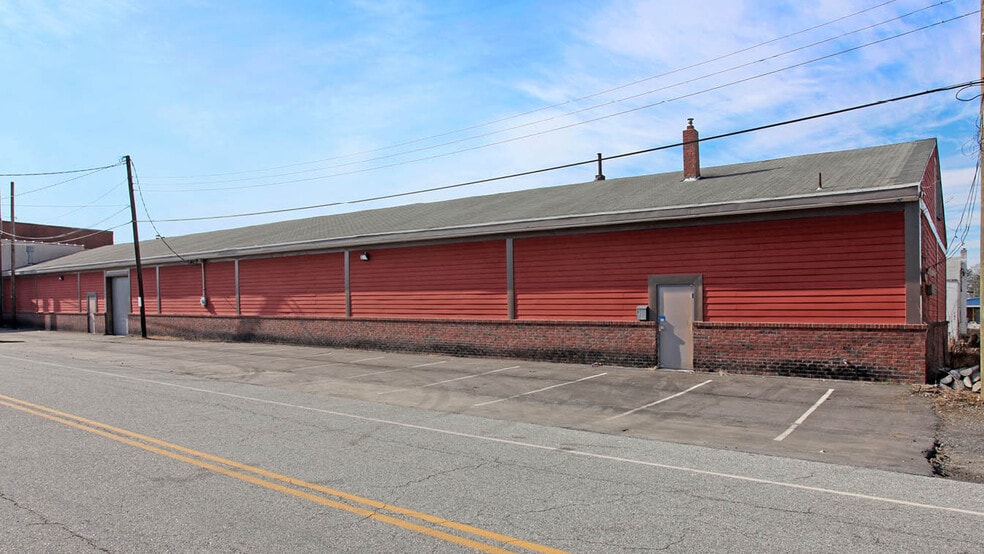 More Photos Of 827 N Raleigh St, Greensboro Warehouse For Lease