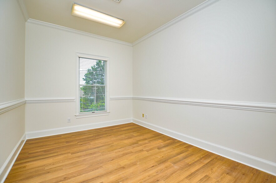 More Photos Of 21000 Torrence Chapel Rd, Cornelius Office Residential For Lease