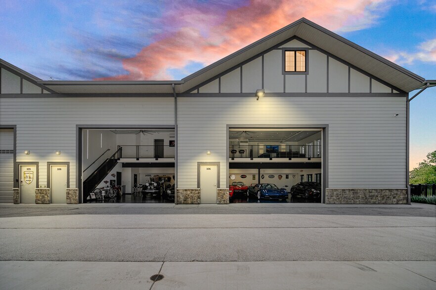 More Photos Of 2108-2260 Ferry Rd, Naperville Showroom For Sale