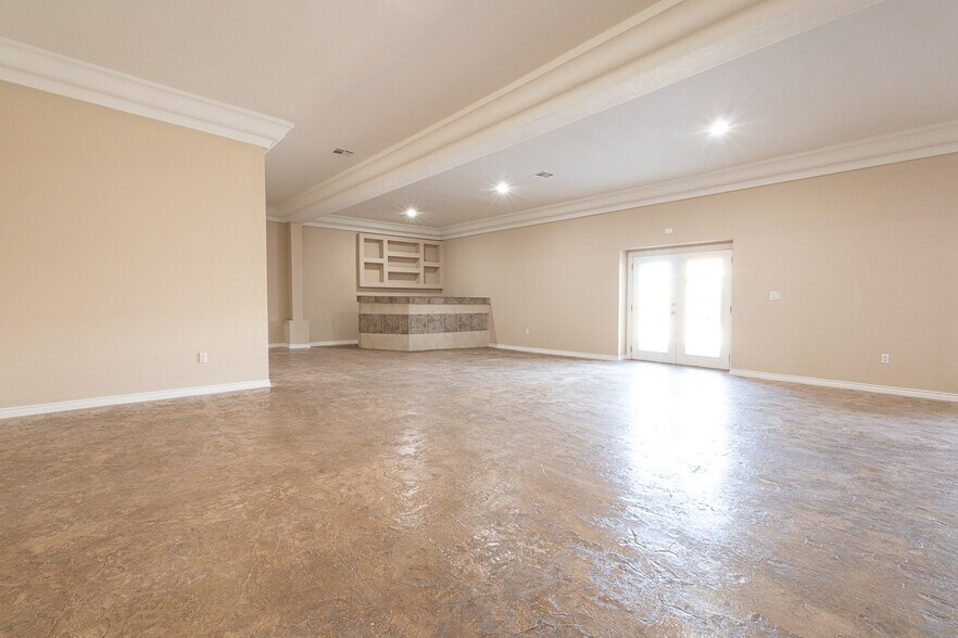 More Photos Of 13644 David Dr, El Paso Showroom For Lease