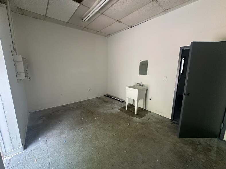 More Photos Of 500 Thornton Rd, Lithia Springs Auto Repair For Lease