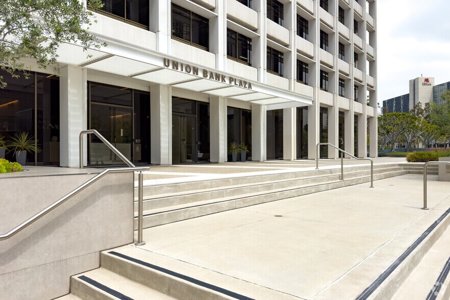 More Photos Of 445 S Figueroa St, Los Angeles Office For Lease