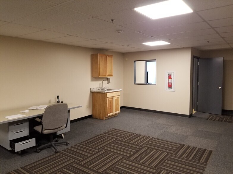 More Photos Of 26 Hill St, Wilkes Barre Distribution For Sale