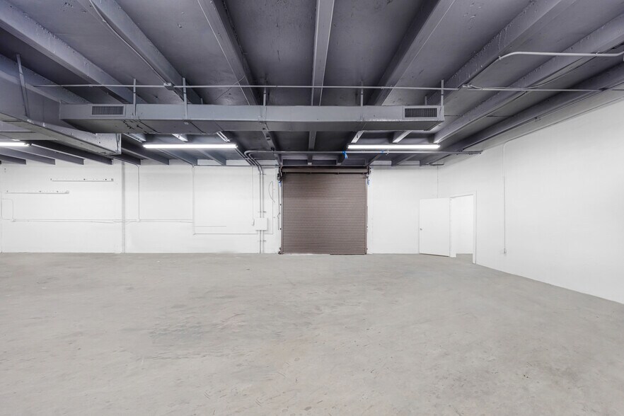More Photos Of 7550 W 2nd Ct, Hialeah Warehouse For Lease