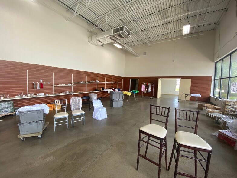 More Photos Of 21600 Miles Rd, North Randall Flex For Lease