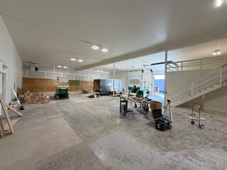 More Photos Of 21 N Skipworth Rd, Spokane Valley Showroom For Lease