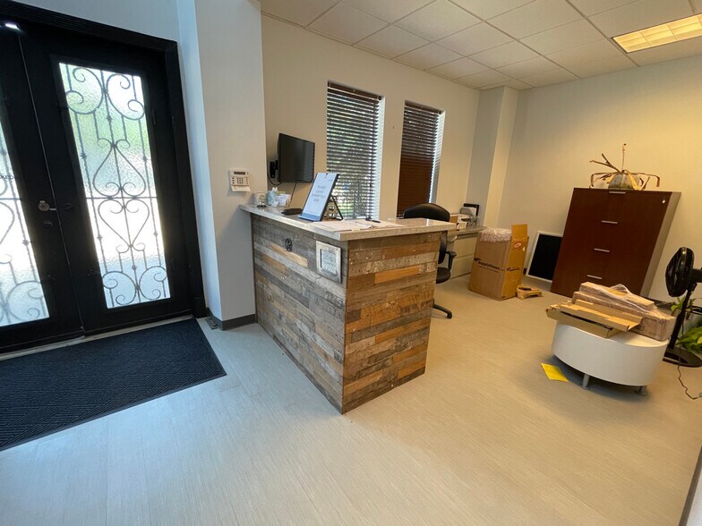 More Photos Of 11511 N Garden St, Houston Office Residential For Sale