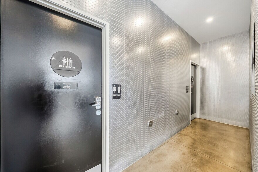 More Photos Of 465 N Fairfax Ave, Los Angeles Fast Food For Lease