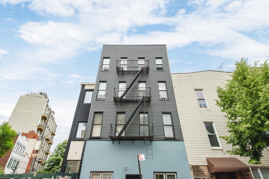More Photos Of 194 Greenpoint Ave, Brooklyn Apartments For Sale