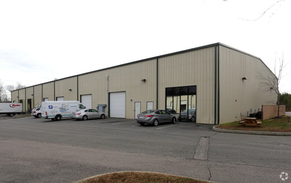 More Photos Of 12101-12121 Wilfong Ct, Midlothian Light Distribution For Lease